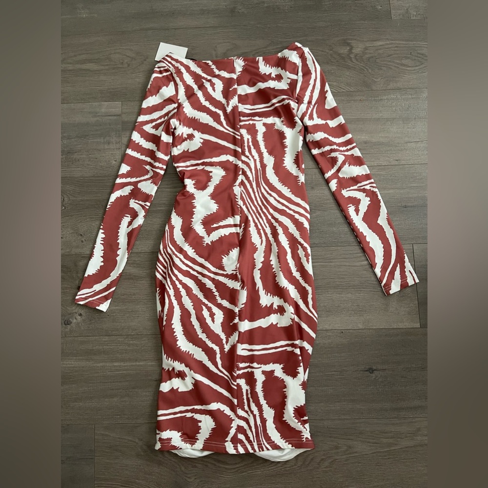 Dress - Picture 3 of 3